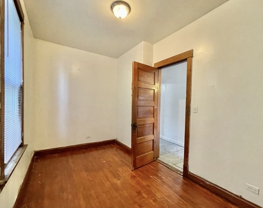 2923 North Springfield Avenue - Photo Thumbnail 9