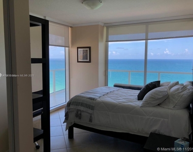 16699 Collins Ave - Photo Thumbnail 8