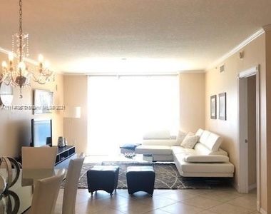 16699 Collins Ave - Photo Thumbnail 4