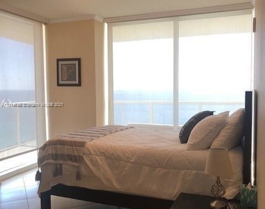 16699 Collins Ave - Photo Thumbnail 12