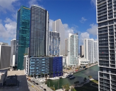 500 Brickell Ave - Photo Thumbnail 8