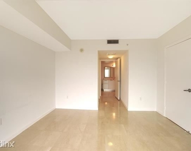 1800 N Bayshore Dr Apt 2203 - Photo Thumbnail 13