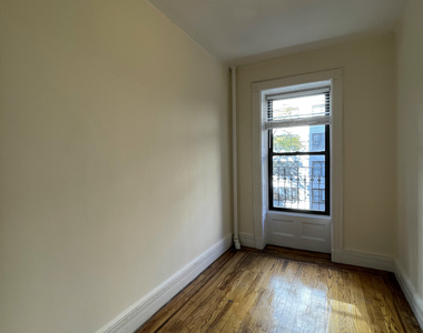 416 East 89th Street - Photo Thumbnail 5