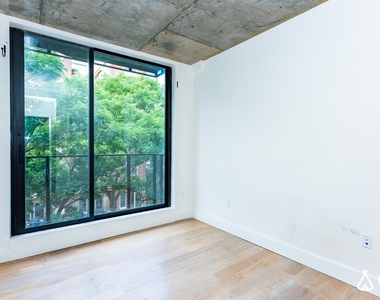 152 Manhattan Avenue - Photo Thumbnail 0