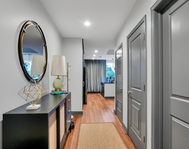 44 Peachtree Pl  #427 - Photo Thumbnail 0