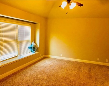 804 Auburn Court - Photo Thumbnail 9