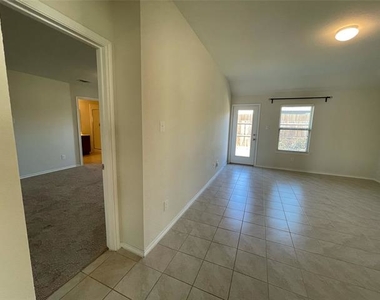 910 Amber Street - Photo Thumbnail 12