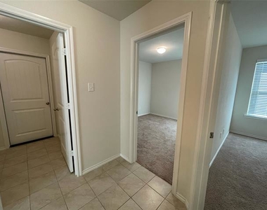 910 Amber Street - Photo Thumbnail 7