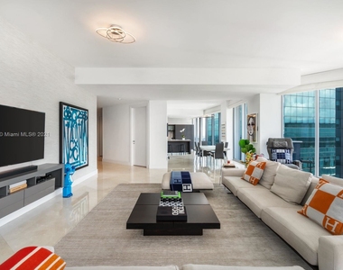 200 Biscayne Boulevard Way - Photo Thumbnail 2