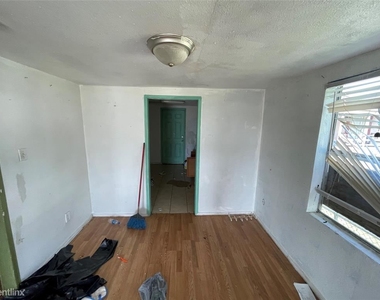 2211 Hollywood Avenue - Photo Thumbnail 2