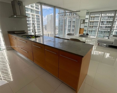 495 Brickell Ave - Photo Thumbnail 5