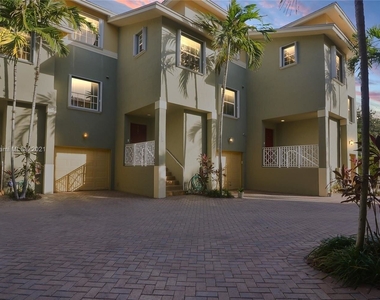 1215 Tequesta St - Photo Thumbnail 0