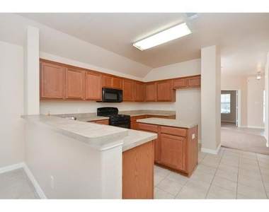 824 Creekside Drive - Photo Thumbnail 10