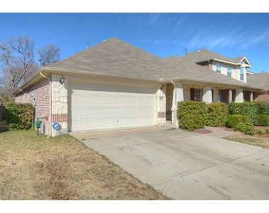 824 Creekside Drive - Photo Thumbnail 1