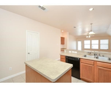 824 Creekside Drive - Photo Thumbnail 17