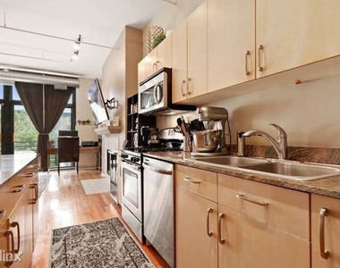 1525 S Michigan Ave Apt 404 - Photo Thumbnail 7