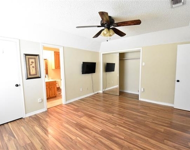 2108 Ashwood Lane - Photo Thumbnail 2