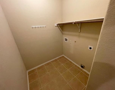 9012 Waterman Drive - Photo Thumbnail 11