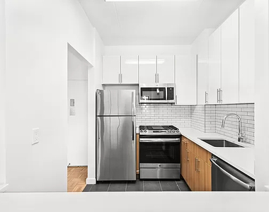 200 East 87th Street - Photo Thumbnail 3