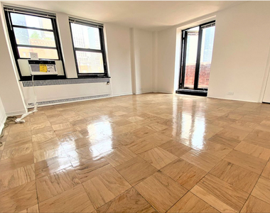 108 East 38th Street - Photo Thumbnail 2