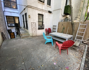 49 West 74th Street - Photo Thumbnail 3