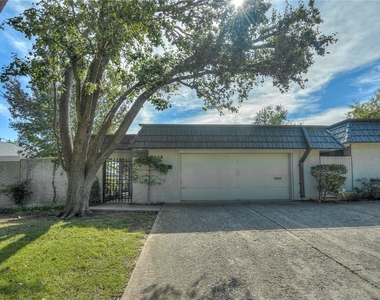 2528 Nw 62nd Street - Photo Thumbnail 0