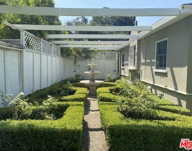 2202 Beverly Glen Pl - Photo Thumbnail 13