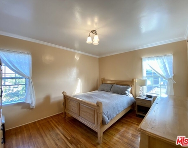 2920 S Redondo Blvd - Photo Thumbnail 11