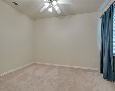 217 Bexar Drive - Photo Thumbnail 4