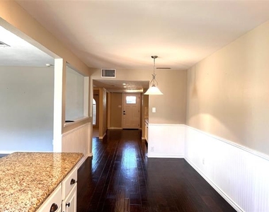 1208 Crestwood Court - Photo Thumbnail 12