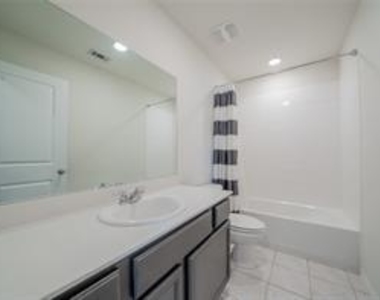 1108 Sapphire Drive - Photo Thumbnail 18