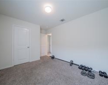 1108 Sapphire Drive - Photo Thumbnail 21