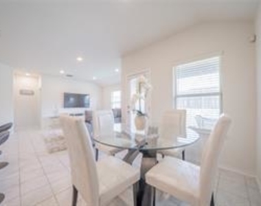 1108 Sapphire Drive - Photo Thumbnail 3