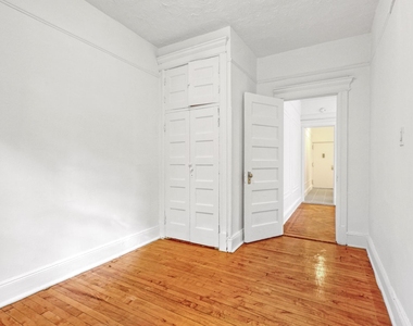 146 Fenimore St - Photo Thumbnail 5