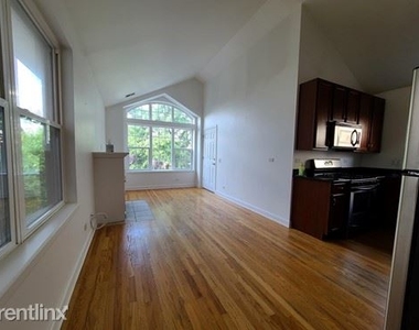 2648 W Cortez St 3 - Photo Thumbnail 2