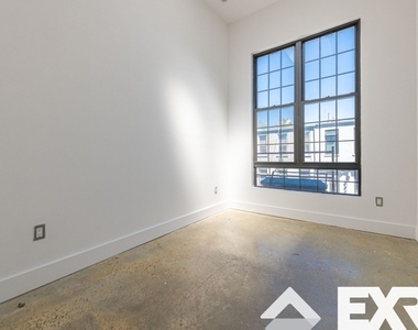 753 Lexington Avenue - Photo Thumbnail 3