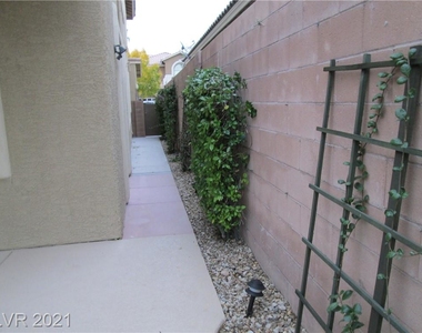 421 Emerald Heights Street - Photo Thumbnail 13