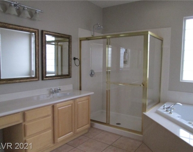 421 Emerald Heights Street - Photo Thumbnail 11