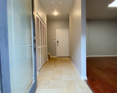 818 West College Parkway - Photo Thumbnail 1