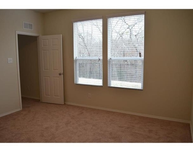 2918 Whispering Pine Boulevard - Photo Thumbnail 7