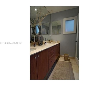 6917 Collins Ave - Photo Thumbnail 16