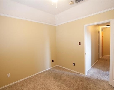 1509 Deerfield Drive - Photo Thumbnail 12