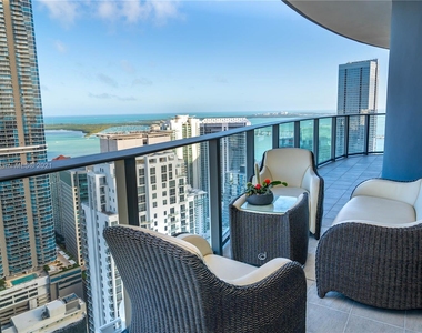 1000 Brickell Plz - Photo Thumbnail 2