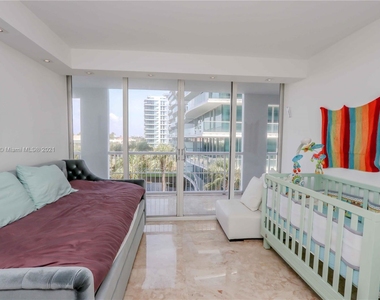 9341 Collins Ave - Photo Thumbnail 18