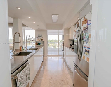 9341 Collins Ave - Photo Thumbnail 4