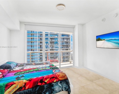 475 Brickell Ave - Photo Thumbnail 12