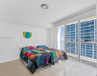 475 Brickell Ave - Photo Thumbnail 11