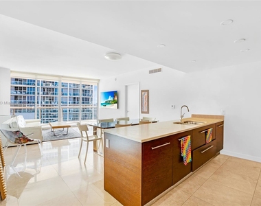 475 Brickell Ave - Photo Thumbnail 5