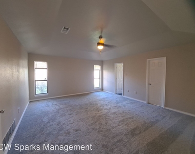 124 Pecan Grove - Photo Thumbnail 12