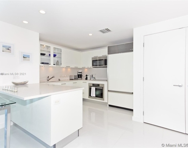 6899 Collins Ave - Photo Thumbnail 10